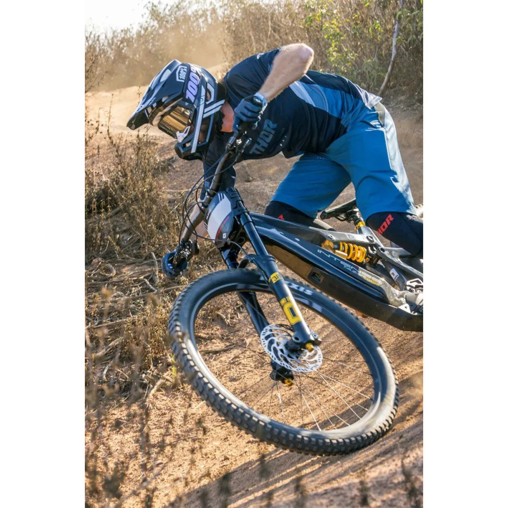 Assist React Gloves — Size L, Black