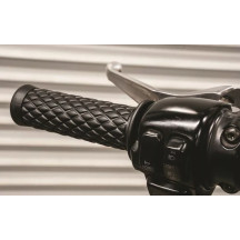 7/8” Diamondback Grips — 22 mm (7/8"), Black